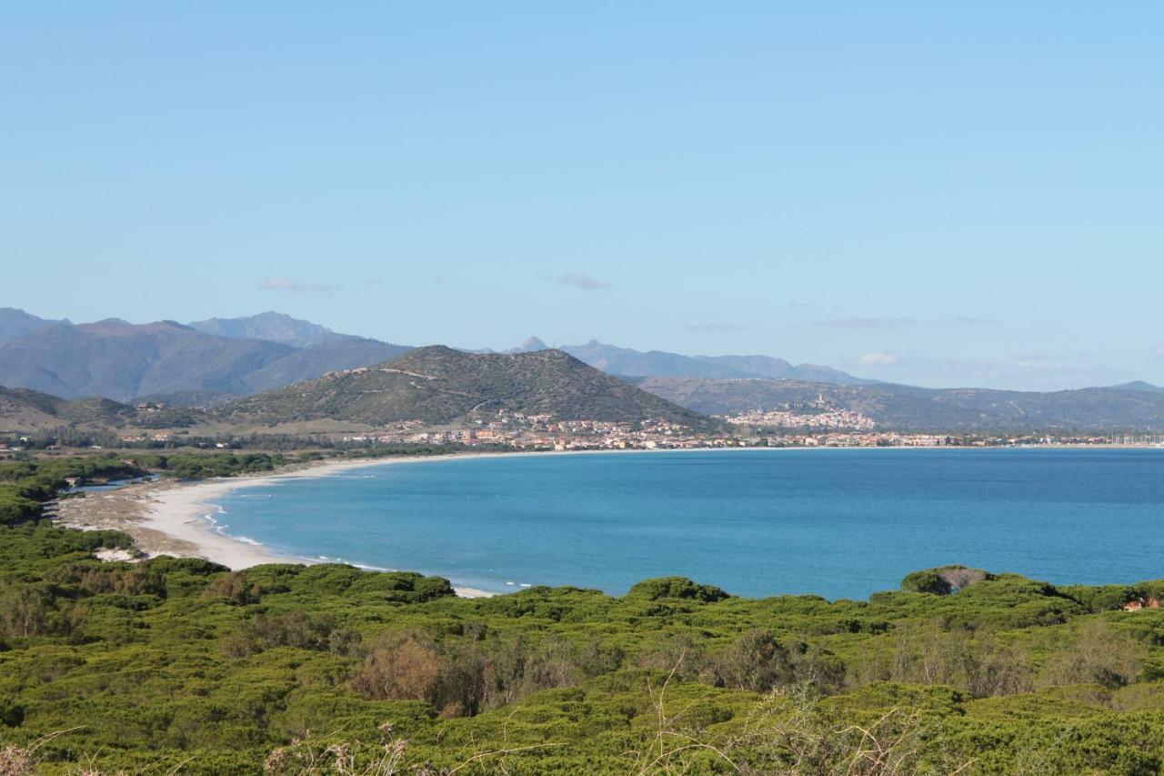 Villetta Indipendente Fronte Spiaggia Budoni Exterior photo